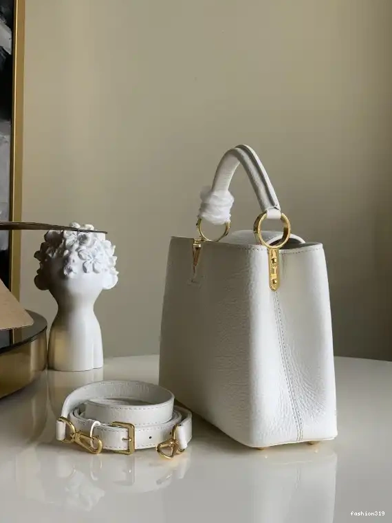 CAPUCINES BB VUITTON LOUIS 0406